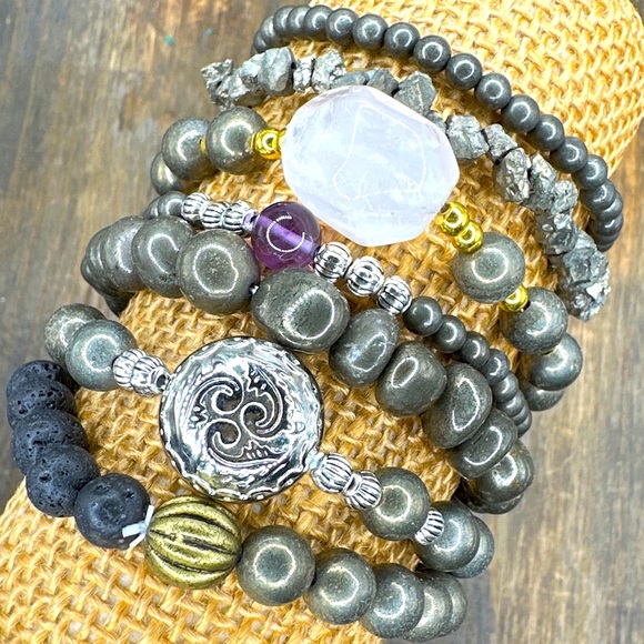 pyrite beaded bracelet /manifesting will power and clarity/ super dainty - Picture 4 of 7